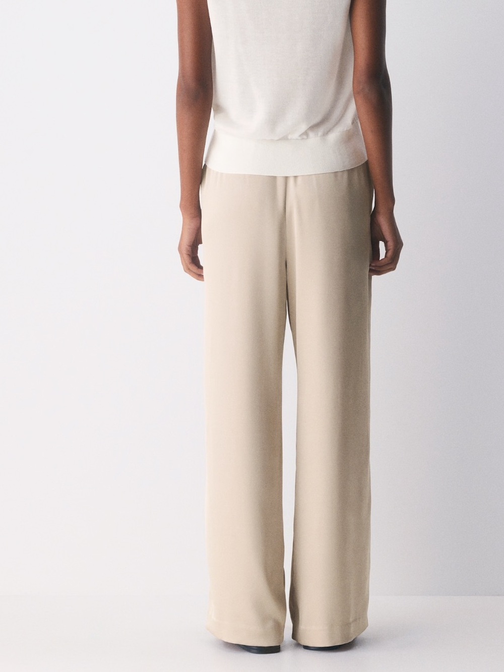 Aritzia NWOT The Lodge Pant Satin Marcona Beige Size Small - Picture 4 of 15